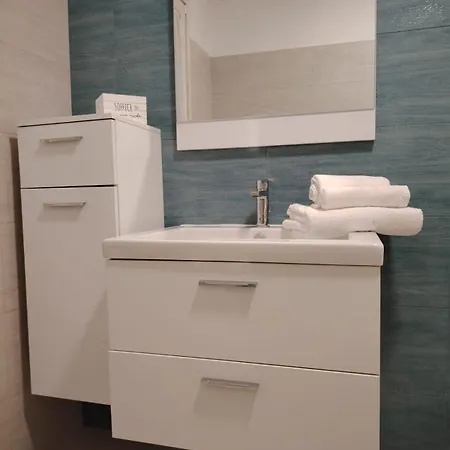 Eli's House Apartment *